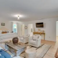 Idyllic Cave Spring Studio w/ Patio & Fire Pit!, hotel v destinaci Cave Spring