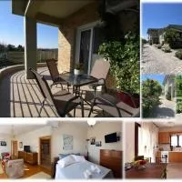 Gaia cottage with garden, hotelli Epanomissa