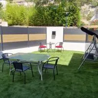 T3 rez de villa le PORT MIOU 2 chambres 6 personnes، فندق في كارنو