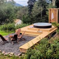 Designer Farmhouse -Hot Tub -Sunset Porch -Firepit