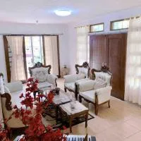 Guest House Sakura F3, hotell i Karangtengah