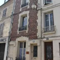 Magny en Vexin : Maison meublée، فندق في مانيي أون فيكسا