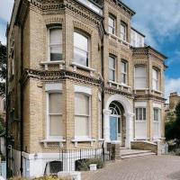 Stunning Victorian Mansion Flat, hotelli Brighton & Hovessa alueella Hove