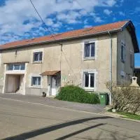 Gîte familial et équipé à la campagne avec terrasse, près de Pont-à-Mousson et de nombreuses activités - FR-1-584-73, ξενοδοχείο σε Lironville