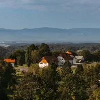 Hiša na Ravnah, hotel u gradu 'Pišece'
