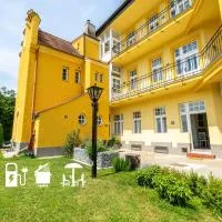 Albizia-Apartments, hotel in Baden