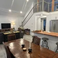 Stunning 5-bed Retreat in Sunshine Valley, hotelli kohteessa Sunshine Valley