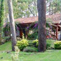 Casa Acuario - großes Haus mit besonderem Flair, hotell i Solanas, Punta del Este