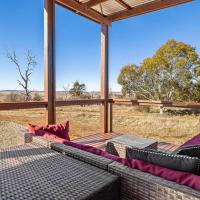 Bliss Cabin @ Belaxed Farm Berridale, hotel malapit sa Snowy Mountains Airport - OOM, Berridale