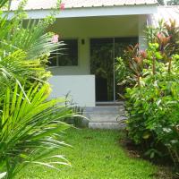 ACACIA'S Cottages with Starlink Wifi &ndash; hotel w pobliżu miejsca Lotnisko Camiguin w Mambajao