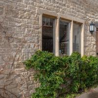 Traditional Cotswold Stone Peaceful Cottage with stunning views
