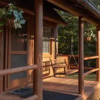 Athens and Albany's Hillside Haven - peaceful, private, pet friendly, Hotel in Albany