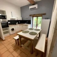 Superbe appartement cosy avec jardin, hotel a Nîmes