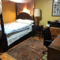 Studio with private bath room, hotel en Hyde Park, Chicago