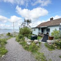 Unique fishermans cottage located by the sea in Saro