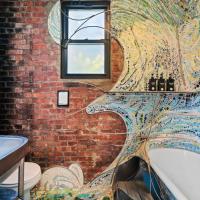 Artistic Loft A Century-Old Gem, hotell i Bushwick i Brooklyn