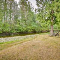 Riverfront Vacation Rental - 4 Mi to Wallace Falls