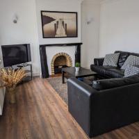 The Crescent, 3 bed house with 2-3 parking spaces, great for contractors and family