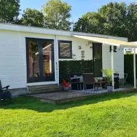 Chalet "Waadwille", hotel u gradu Dronrijp