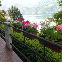 Holiday Home - Lake and Guzzi view