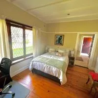 Private room in cosy Walmer home, hotel v destinaci Walmer