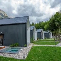 North Alpine Villas, hotel en Bogë