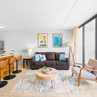 Waikiki Banyan 22nd fl - ocean views, pool & beach access,檀香山的飯店