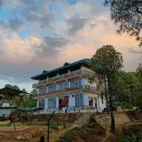 Lap Of Himalayas Resort, מלון בקאוסאני