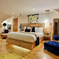 The Sleeping Dog Room at The Grumpy Schnauzer BnB Huge Room, Luxe Suite, Private Hot Tub, Breakfast, Gym, Games Room, Farm Stay, Amazing、エイドリーのホテル
