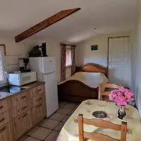 AU Bosquet fleuri, Hotel in Cosges