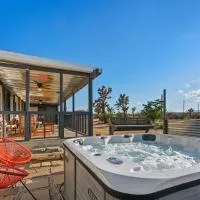 Joshua Tree Sunrises and Sunsets, Hot tub, Star Gazing, Pet Friendly، فندق في يوككا فالي
