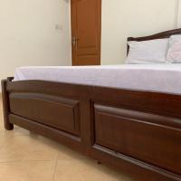 One Cozy Bedroom in a shared apartment, hotel a prop de Kumasi - KMS, a Kumasi