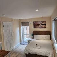 Beautiful private en-suite room with its own entry
