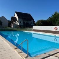 Honfleur: calme & piscine privée、La Rivière-Saint-Sauveurのホテル