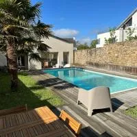 L’Arabesque, villa de charme avec piscine, hotel em Arradon