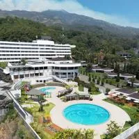 Surya Hotel & Cottages Prigen, hotelli kohteessa Tretes