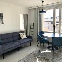 Top floor one bedroom apartment with balcony, hotel i Sörnäinen, Helsinki