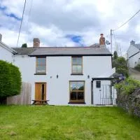 Viesnīca Cwmwl Gwyn Cottage in the heart of the old town pilsētā Lantrisanta