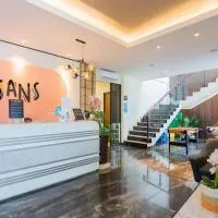 Sans Hotel Box Mansion Surabaya by RedDoorz, hotelli kohteessa Wonokitri 2