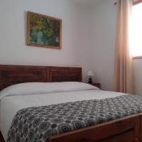 Room in Lodge - Valparaluz House, 2 People, Private Bathroom no1641