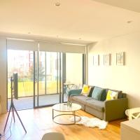 One Bedroom with Roof Top Pool, hotel in Chatswood, Sydney