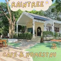 Viesnīca Rain Tree Cafe & Homestay pilsētā Utai Tani