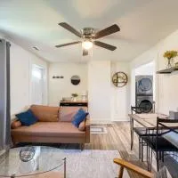 2BR Cedar Lane Road Retreat at Swamp Rabbit Trail!, hotel en Greenville