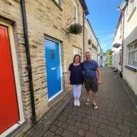 Stunning seaside town cottage, hôtel à Cardigan