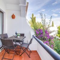 Seaside Retreat with Pool, AC, and Fast Wi-Fi, hotel in: Myeong-dong, Albufeira