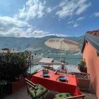 Casa Giulietta Torno with lake view terrace, hotel di Torno