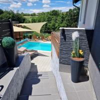 Aura Lux Holiday Home with Pool