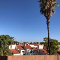 Familia Anfitriona acoge terraza, hotel en Este, Sevilla