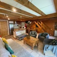 Le CHAL HEUREUX bel appartement dans vieille ferme de montagne rénovée, Hotel in Les Orres