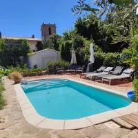 L'OUSTAOU, PISCINE et SPA, hotel din Signes